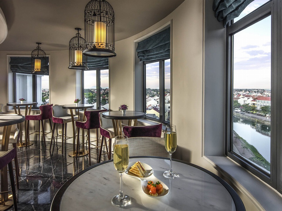 �ۥƥ� ������� �ۥ����� ���ʥ�THE ATTIC(���᡼��)